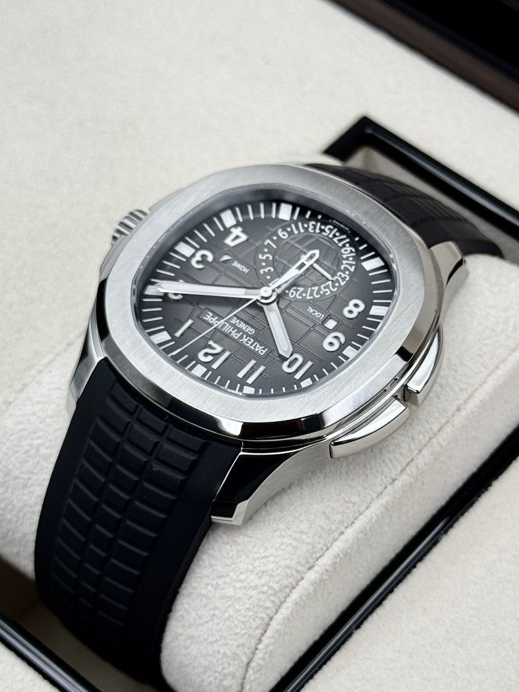 2020 Patek Philippe Aquanaut 40.8mm 5164A-001 Stainless Steel Grey Dial (STICKERED)